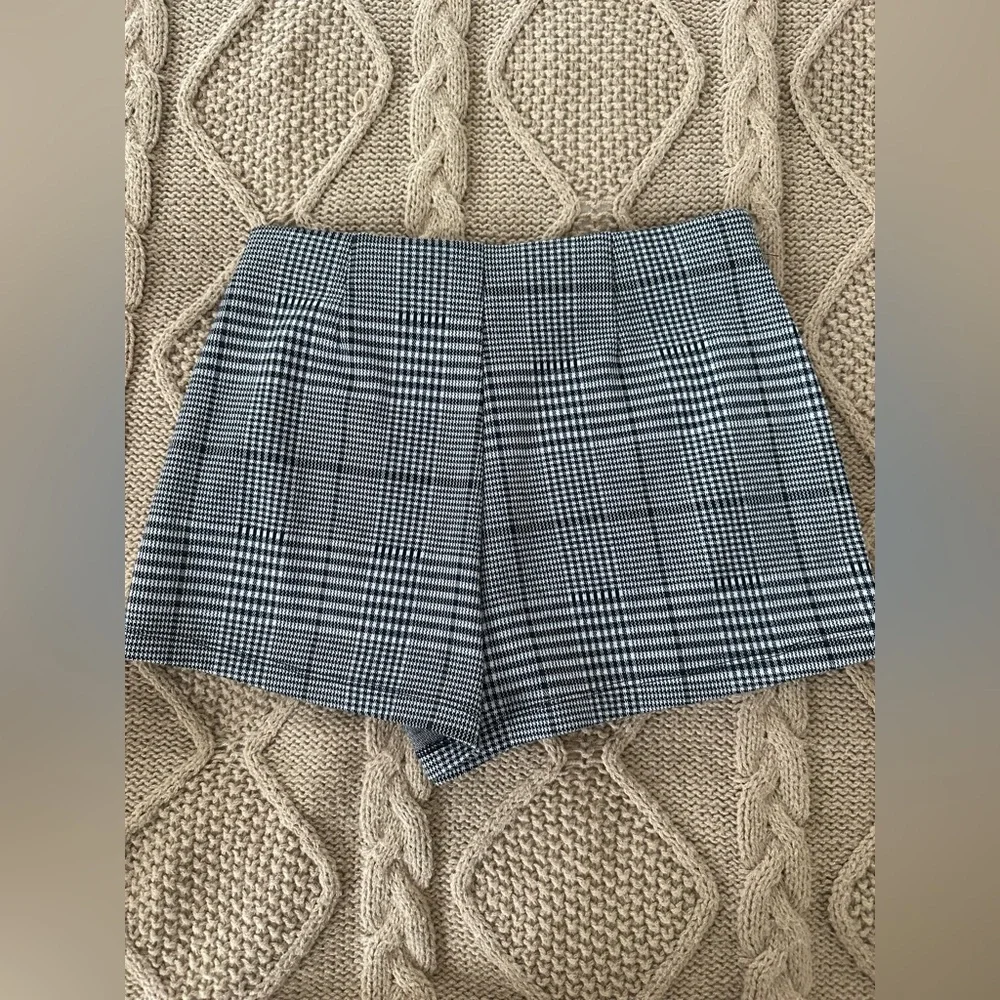 Grey plaid skort